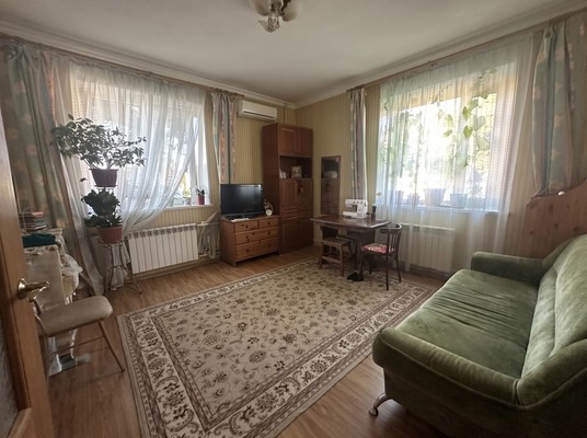 Продам трехкомнатную (3-комн.) квартиру, Чапаева ул, 8, Брянск г