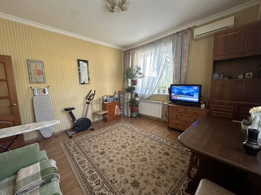 Продам трехкомнатную (3-комн.) квартиру, Чапаева ул, 8, Брянск г