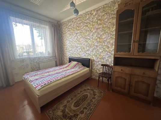 Продам трехкомнатную (3-комн.) квартиру, Чапаева ул, 8, Брянск г