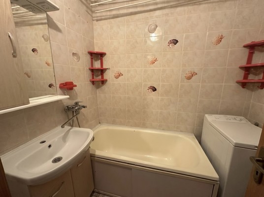 Продам трехкомнатную (3-комн.) квартиру, Чапаева ул, 8, Брянск г