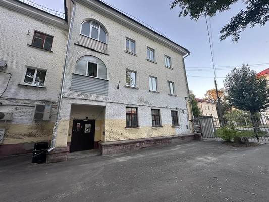 Продам трехкомнатную (3-комн.) квартиру, Чапаева ул, 8, Брянск г
