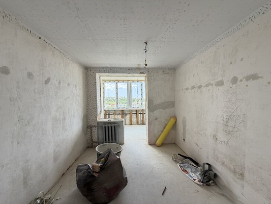 Продам трехкомнатную (3-комн.) квартиру, Совхозная ул, 21, Симферополь г