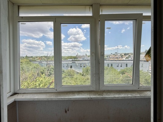 Продам трехкомнатную (3-комн.) квартиру, Совхозная ул, 21, Симферополь г