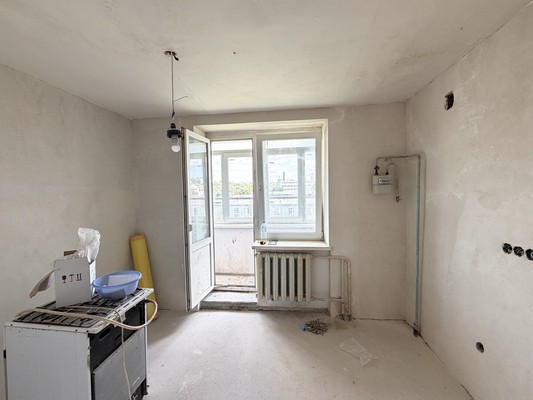 Продам трехкомнатную (3-комн.) квартиру, Совхозная ул, 21, Симферополь г