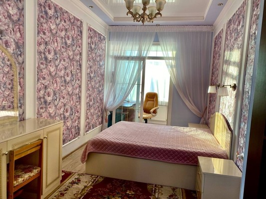 Продам трехкомнатную (3-комн.) квартиру, Балаклавская ул, 47а, Симферополь г