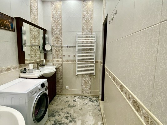 Продам трехкомнатную (3-комн.) квартиру, Балаклавская ул, 47а, Симферополь г