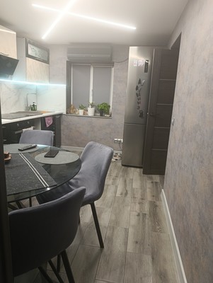 Продам двухкомнатную (2-комн.) квартиру, Боковой пер, 13, Симферополь г