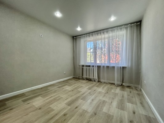 Продам трехкомнатную (3-комн.) квартиру, Карпинского ул, 32, Пенза г