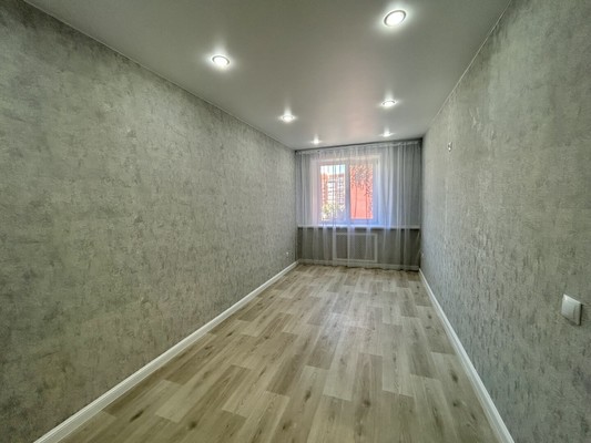 Продам трехкомнатную (3-комн.) квартиру, Карпинского ул, 32, Пенза г