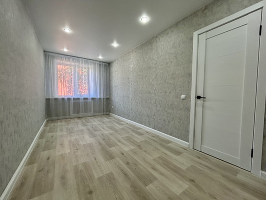 Продам трехкомнатную (3-комн.) квартиру, Карпинского ул, 32, Пенза г