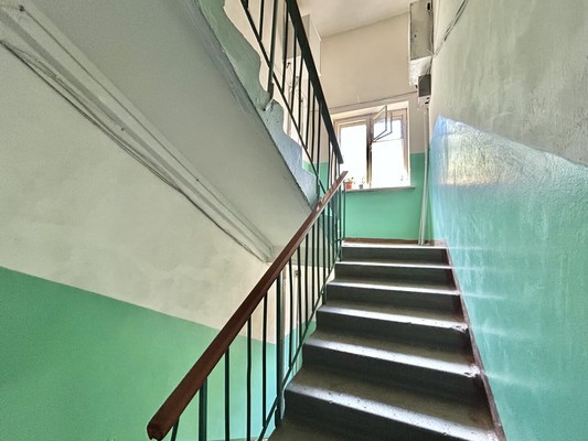 Продам трехкомнатную (3-комн.) квартиру, Карпинского ул, 32, Пенза г
