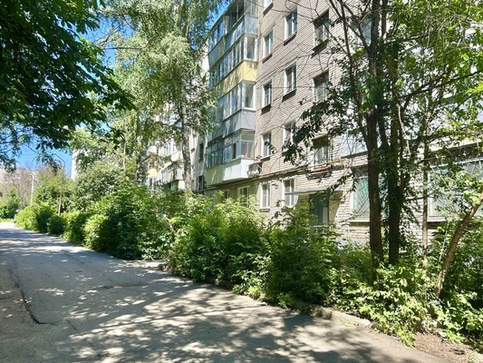 Продам трехкомнатную (3-комн.) квартиру, Карпинского ул, 32, Пенза г