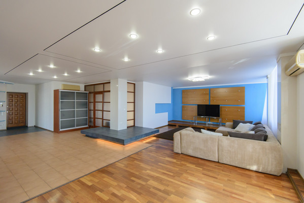 Продам многокомнатную квартиру, Университетский пер, 95к154, Ростов-на-Дону г