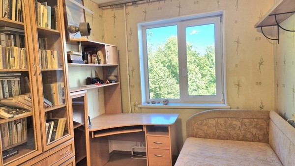 Продам многокомнатную квартиру, Крупской ул, 5, Гатчина г