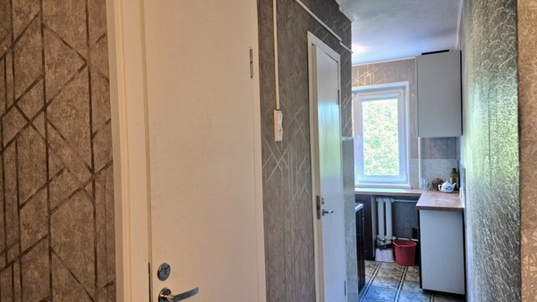 Продам многокомнатную квартиру, Крупской ул, 5, Гатчина г