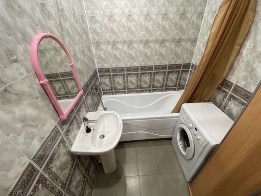 Продам двухкомнатную (2-комн.) квартиру, Югорская ул, 14к6, Ханты-Мансийск г