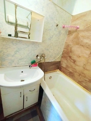 Продам трехкомнатную (3-комн.) квартиру, Красноармейская ул, 4, Тихвин г