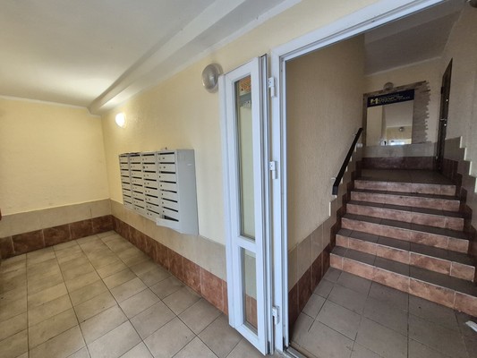 Продам однокомнатную (1-комн.) квартиру, Маршала Новикова ул, 11, Калининград г