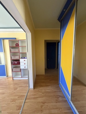 Продам трехкомнатную (3-комн.) квартиру, 60 лет Октября ул, 24, Симферополь г