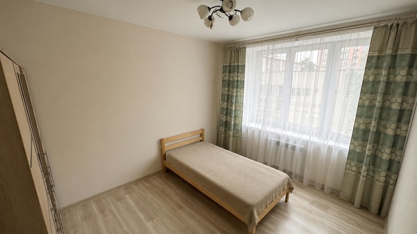 Продам двухкомнатную (2-комн.) квартиру, Генерала Толстикова ул, 2Б, Калининград г