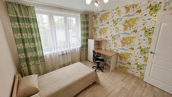 Продам двухкомнатную (2-комн.) квартиру, Генерала Толстикова ул, 2Б, Калининград г