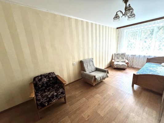 Продам комнату в 2-комн. квартире, Нарвская ул, 5к2, Смоленск г