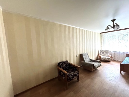 Продам комнату в 2-комн. квартире, Нарвская ул, 5к2, Смоленск г