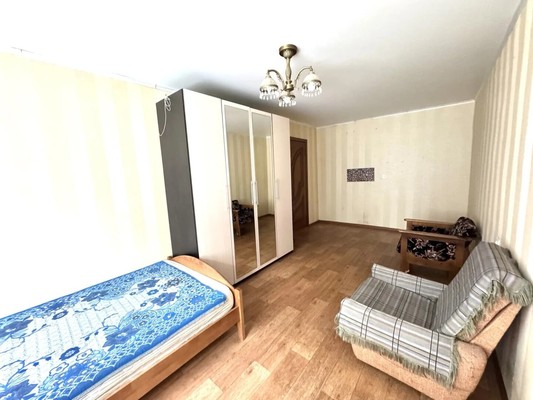 Продам комнату в 2-комн. квартире, Нарвская ул, 5к2, Смоленск г
