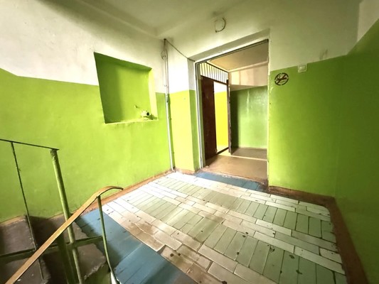 Продам комнату в 2-комн. квартире, Нарвская ул, 5к2, Смоленск г