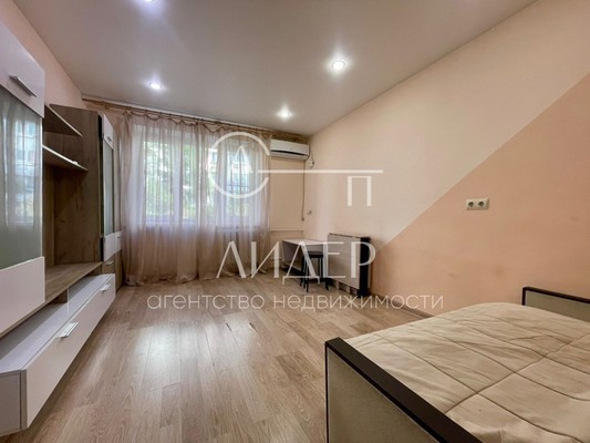 Продам однокомнатную (1-комн.) квартиру, Чехова (Центральный р-н) пер, 8а, Сочи г