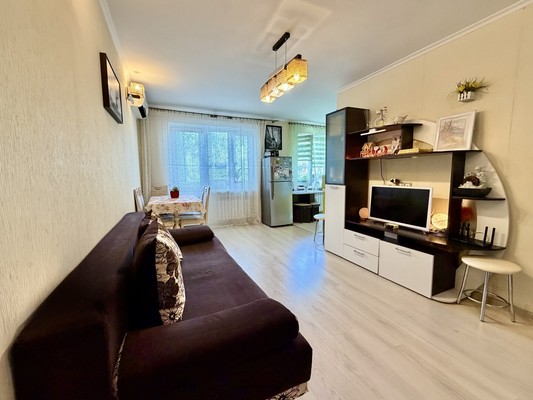 Продам трехкомнатную (3-комн.) квартиру, Кирова пр-кт, 14а, Симферополь г