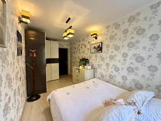 Продам трехкомнатную (3-комн.) квартиру, Кирова пр-кт, 14а, Симферополь г