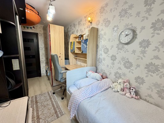 Продам трехкомнатную (3-комн.) квартиру, Кирова пр-кт, 14а, Симферополь г