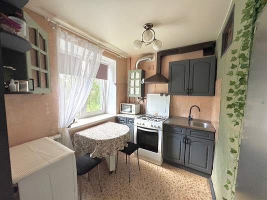 Продам трехкомнатную (3-комн.) квартиру, Спирина ул, 14к2, Красное Село г