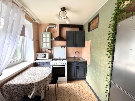 Продам трехкомнатную (3-комн.) квартиру, Спирина ул, 14к2, Красное Село г
