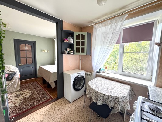 Продам трехкомнатную (3-комн.) квартиру, Спирина ул, 14к2, Красное Село г