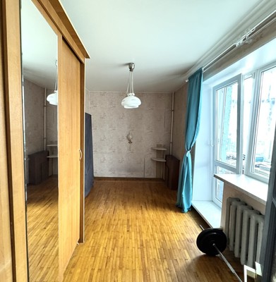 Продам трехкомнатную (3-комн.) квартиру, Спирина ул, 14к2, Красное Село г