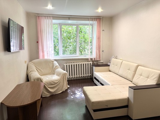 Продам трехкомнатную (3-комн.) квартиру, Спирина ул, 14к2, Красное Село г