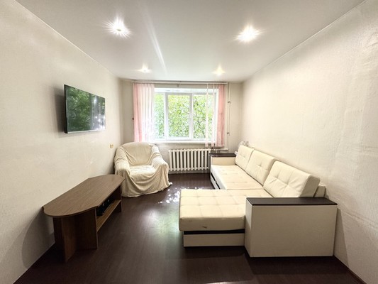 Продам трехкомнатную (3-комн.) квартиру, Спирина ул, 14к2, Красное Село г