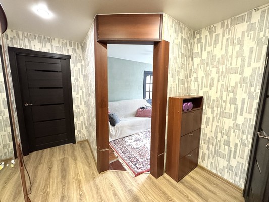 Продам трехкомнатную (3-комн.) квартиру, Спирина ул, 14к2, Красное Село г