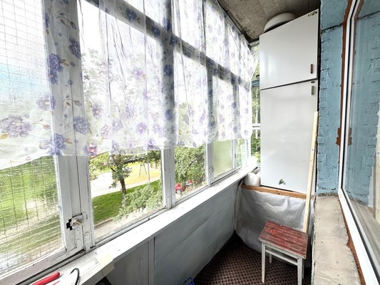 Продам трехкомнатную (3-комн.) квартиру, Спирина ул, 14к2, Красное Село г