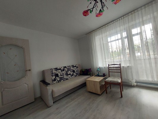 Продам двухкомнатную (2-комн.) квартиру, Строителей ул, 10, Молодежное пгт
