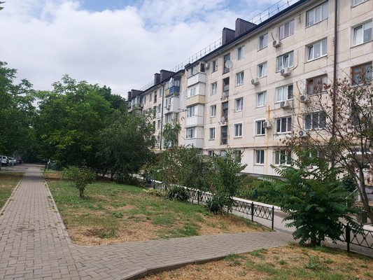 Продам двухкомнатную (2-комн.) квартиру, Строителей ул, 10, Молодежное пгт