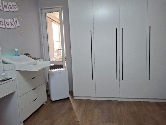 Продам трехкомнатную (3-комн.) квартиру, Стачек пр-кт, 95к1, Санкт-Петербург г