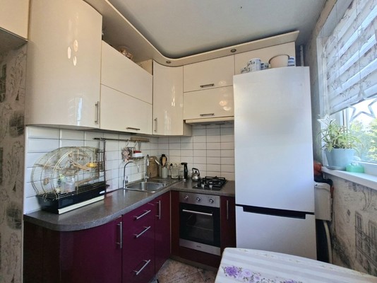 Продам трехкомнатную (3-комн.) квартиру, Стачек пр-кт, 95к1, Санкт-Петербург г