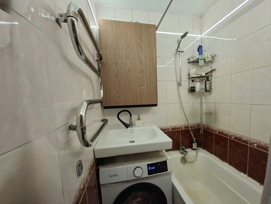Продам трехкомнатную (3-комн.) квартиру, Стачек пр-кт, 95к1, Санкт-Петербург г