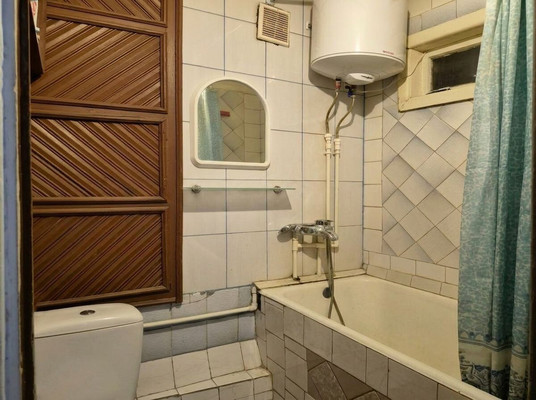Продам однокомнатную (1-комн.) квартиру, Элеваторная ул, 8А, Симферополь г