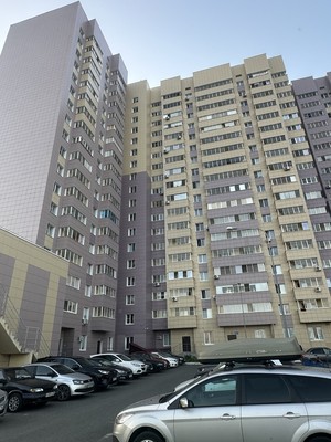 Продам трехкомнатную (3-комн.) квартиру, Айрата Арсланова ул, 13, Казань г