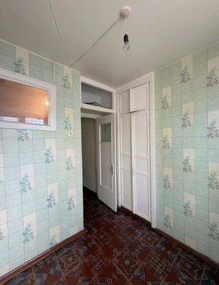 Продам двухкомнатную (2-комн.) квартиру, Обухова ул, 37, Зверево г