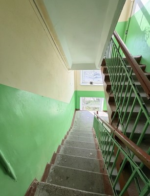 Продам двухкомнатную (2-комн.) квартиру, Обухова ул, 37, Зверево г